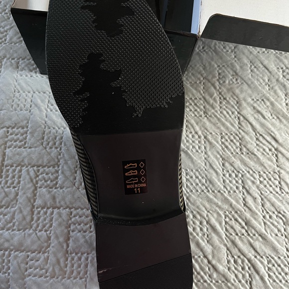 Black and Gold Oxford Shoes with Glossy Finish - Picture 3 of 12